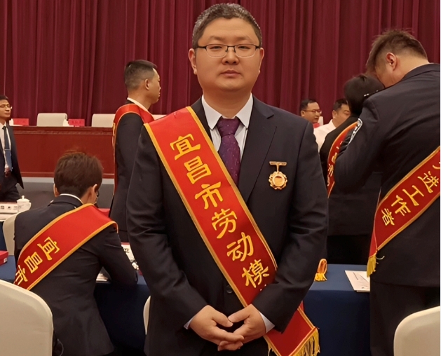 祝賀！微特工程師張艷波榮獲宜昌市“勞動(dòng)模范”稱號(hào)